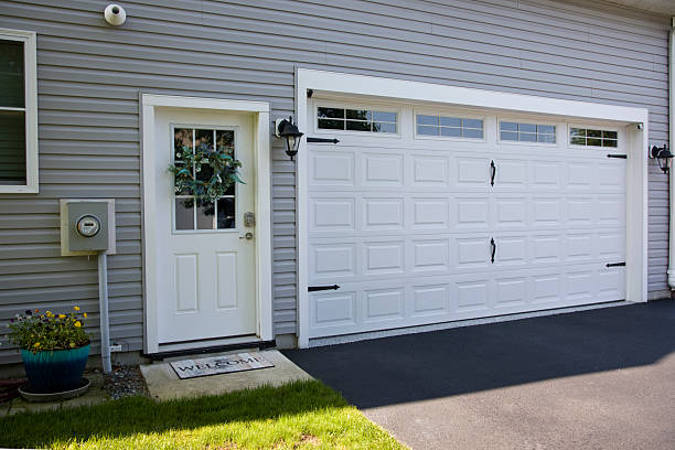 24/7 Emergency Garage Door Panel Replacement experts in Stonybrook, PA